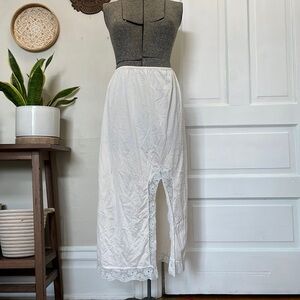Vintage cream full length slip with lace detail